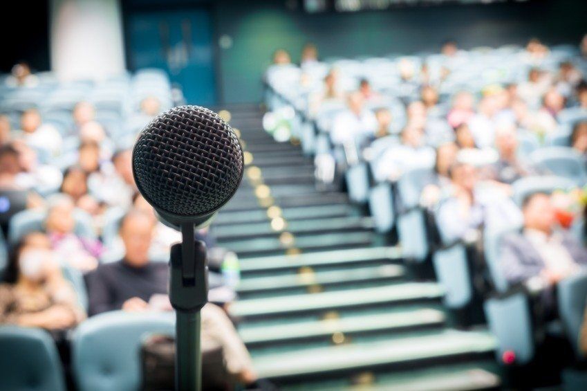 How to Become a Professional Public Speaker  